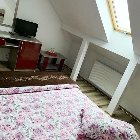 Hotel Restaurant Enigma Plopeni Kültér fotó