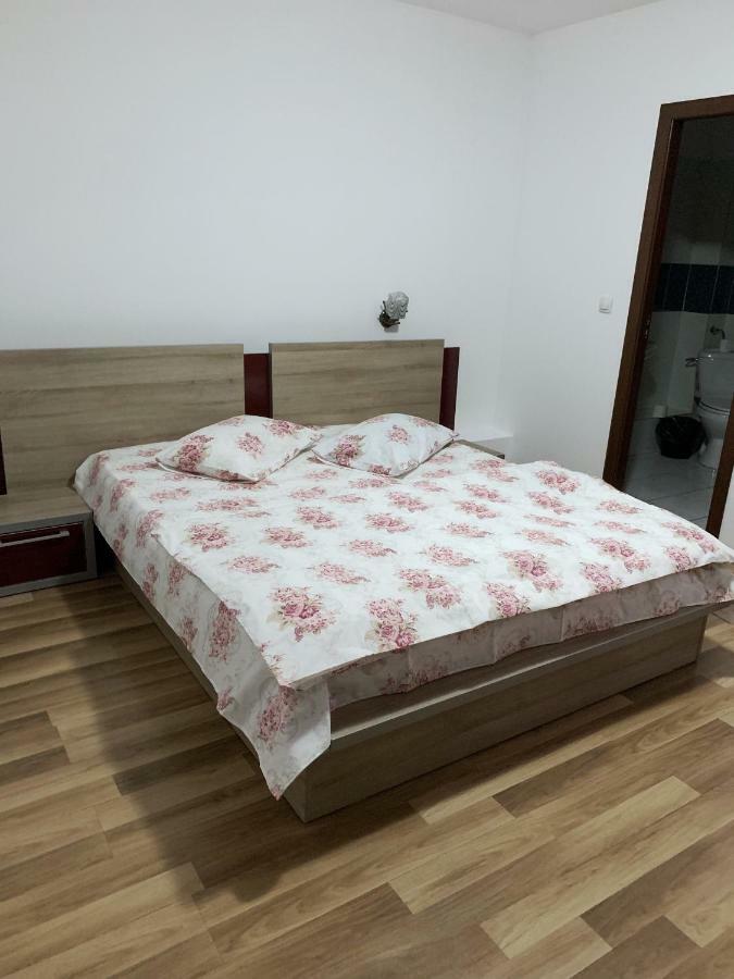 Hotel Restaurant Enigma Plopeni Kültér fotó