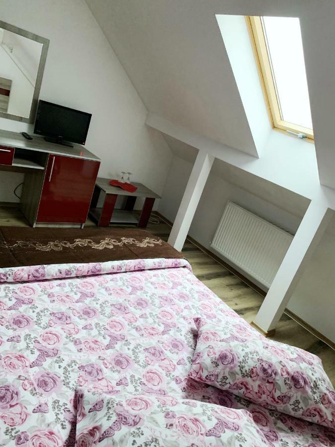 Hotel Restaurant Enigma Plopeni Kültér fotó
