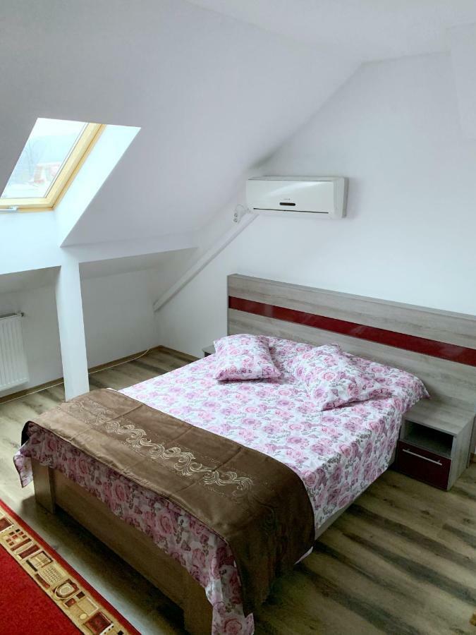 Hotel Restaurant Enigma Plopeni Kültér fotó
